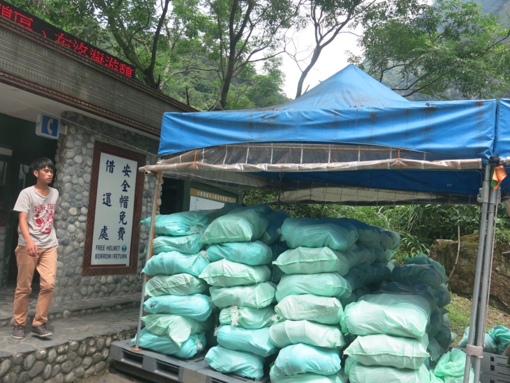 Taroko National Park: Swallow Grotto 燕子口