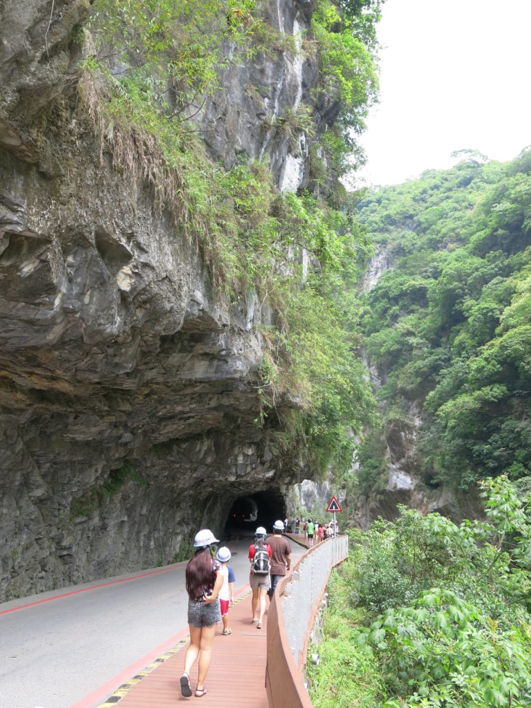 Taroko National Park: Swallow Grotto 燕子口