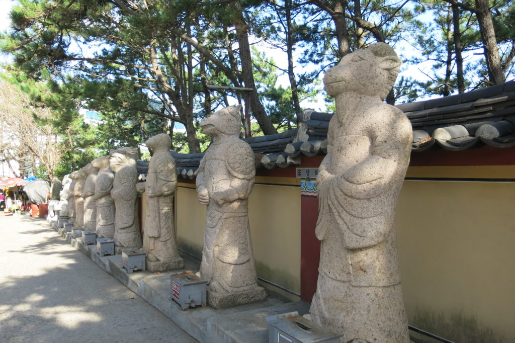 Busan most Scenic Temple: Haedong yonggungsa temple 해동 용궁사