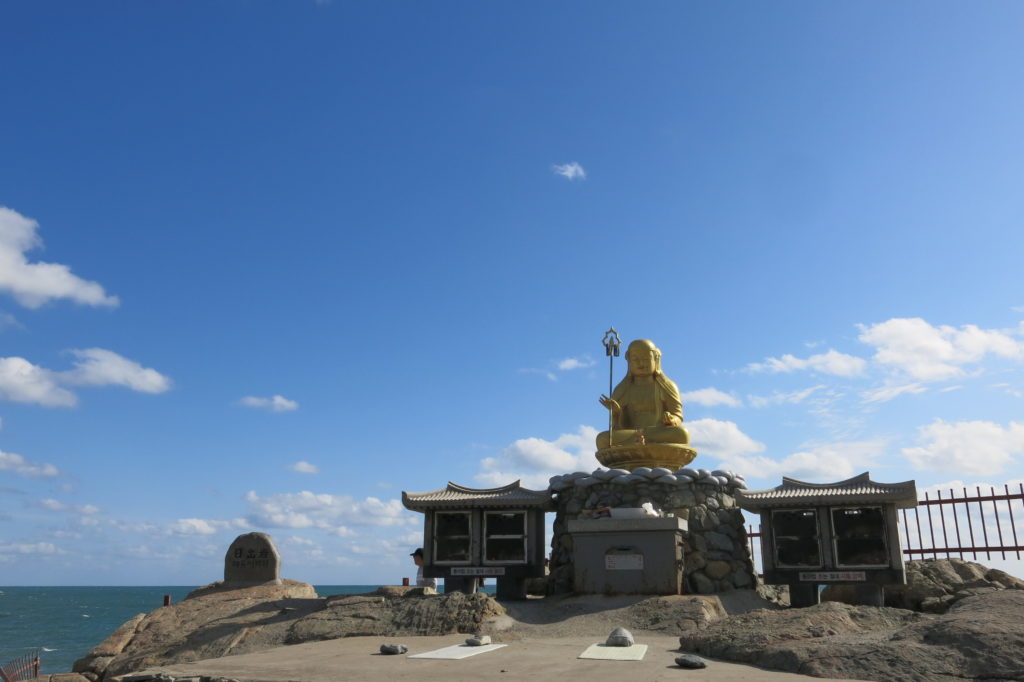 Busan most Scenic Temple: Haedong yonggungsa temple 해동 용궁사