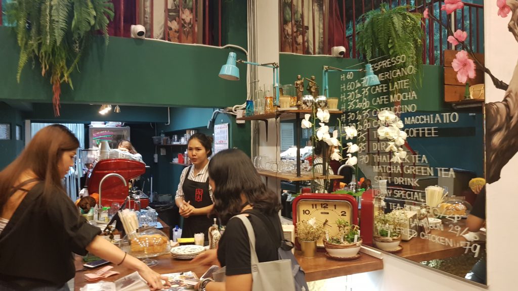 Things to do in Bangkok: Lhong Tou cafe