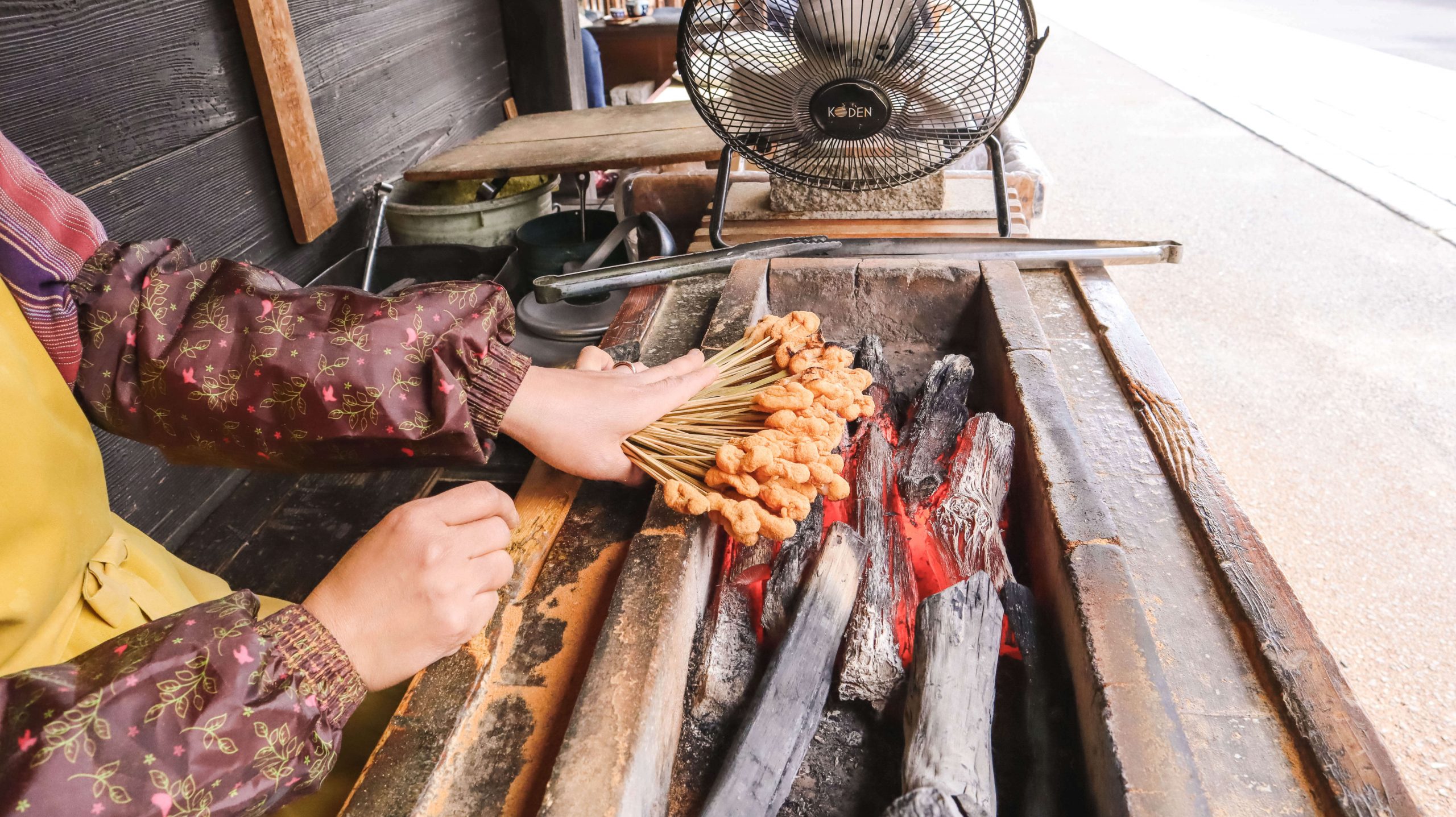 Kyoto one day itinerary: Roasted aburi mochi