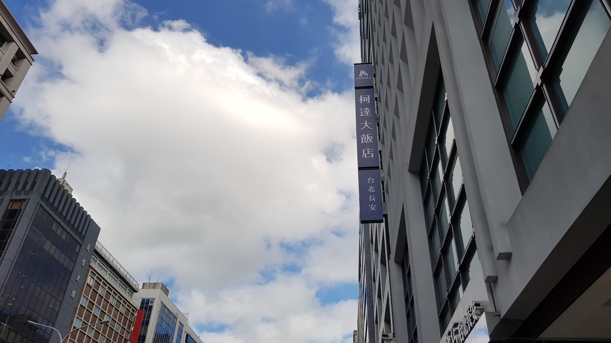 where to stay in taipei near Songjiang Nanjing mrt station