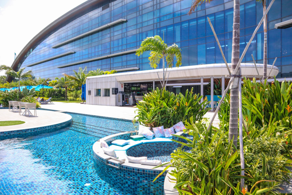 Dusit Thani Laguna Singapore's swimming pool 