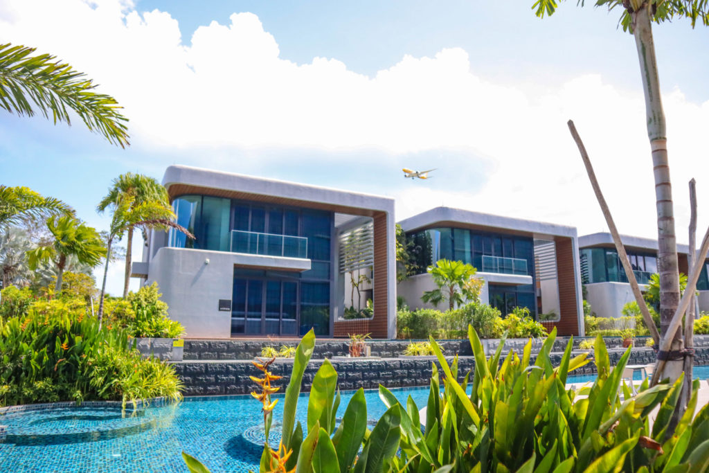 Dusit Thani Laguna Singapore's swimming pool 