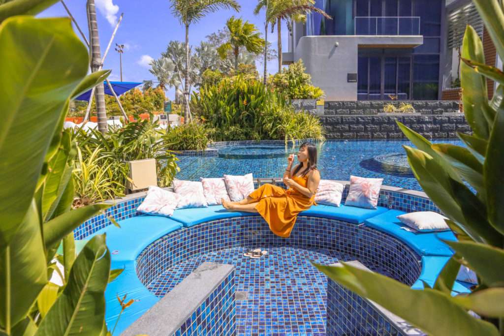 Dusit Thani Laguna Singapore five-star luxury urban golf resort in Singapore Hotel Review