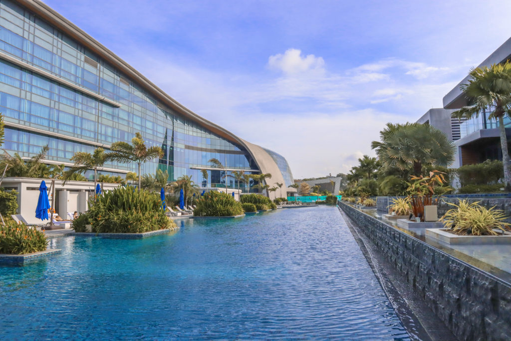 Dusit Thani Laguna Singapore's swimming pool 